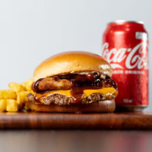 combo para 2 pessoas | 2 burguers + 1 porção de fritas 300g + 2 bebidas 350ml   +cupom delivery
